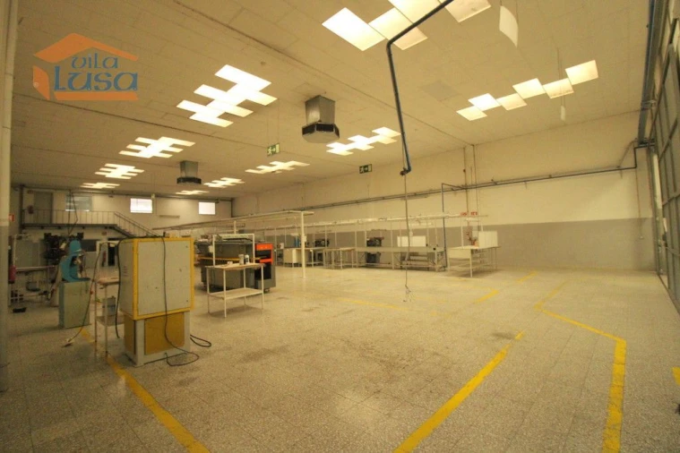 Armazém para Venda em São João da Madeira Foto 17