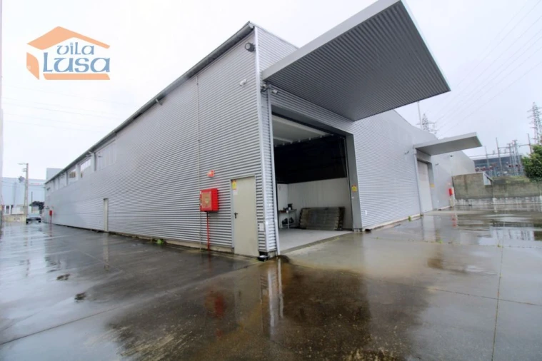 Armazém para Venda em São João da Madeira Foto 18