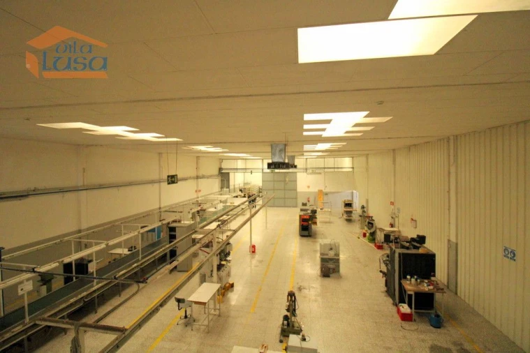 Armazém para Venda em São João da Madeira Foto 21