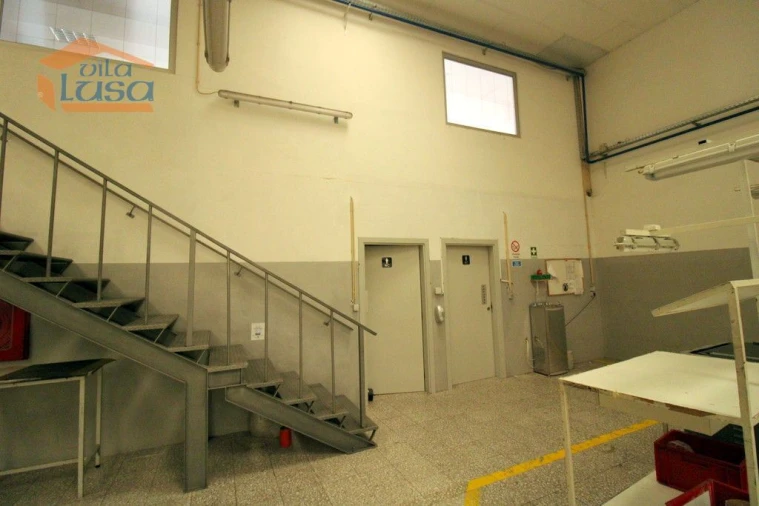 Armazém para Venda em São João da Madeira Foto 22