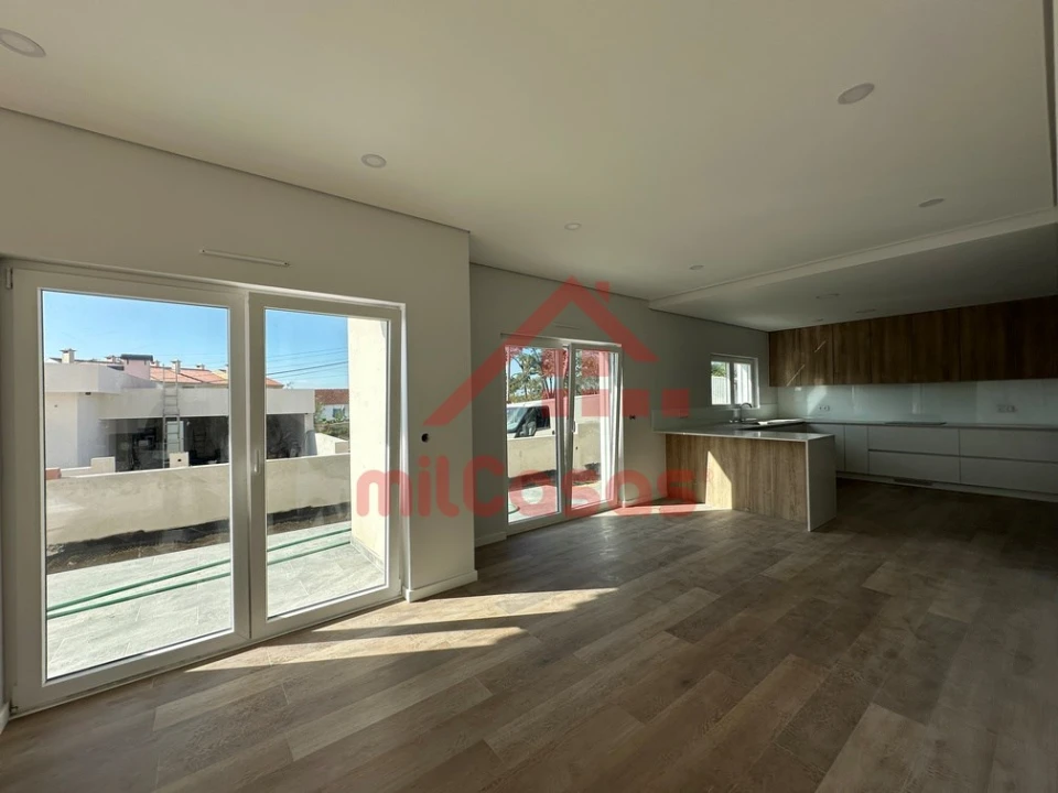 Moradia T3 para Venda em Santo Isidoro Foto 2