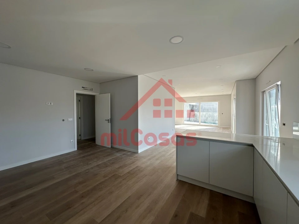 Moradia T3 para Venda em Santo Isidoro Foto 4