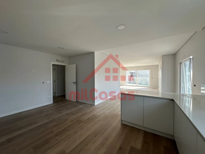 Moradia T3 para Venda em Santo Isidoro Foto 4