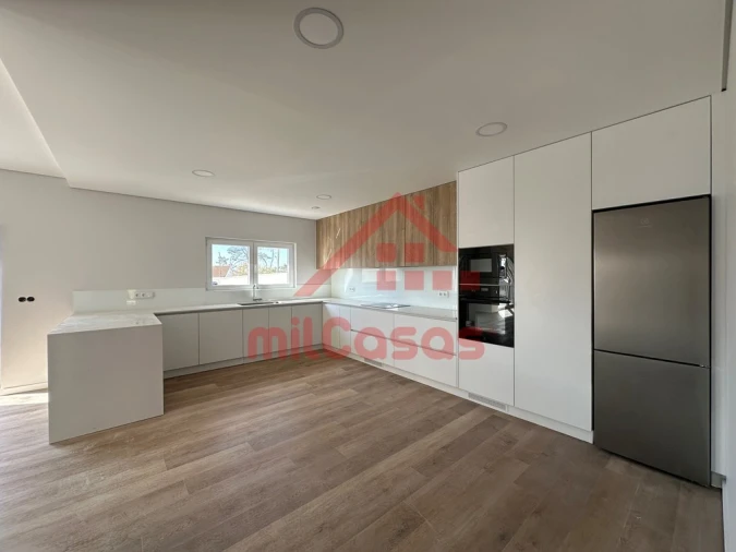 Moradia T3 para Venda em Santo Isidoro Foto 1