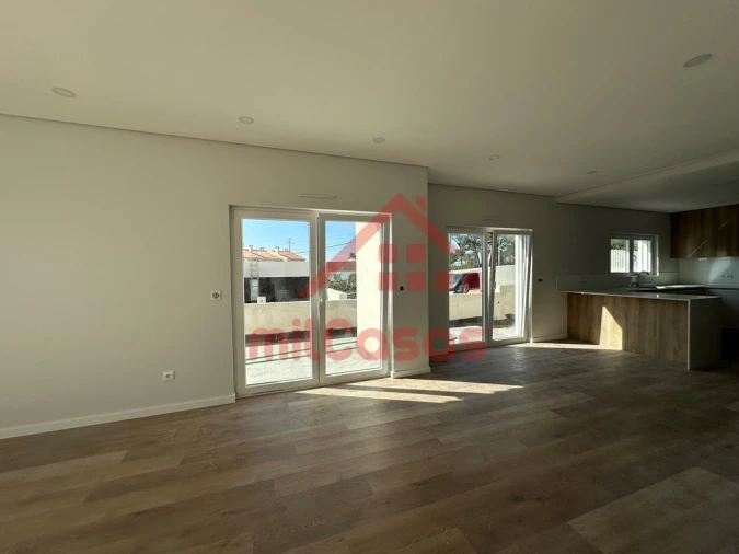 Moradia T3 para Venda em Santo Isidoro Foto 5