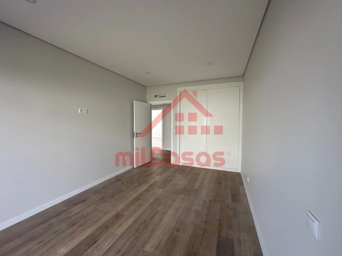 Moradia T3 para Venda em Santo Isidoro Foto 16