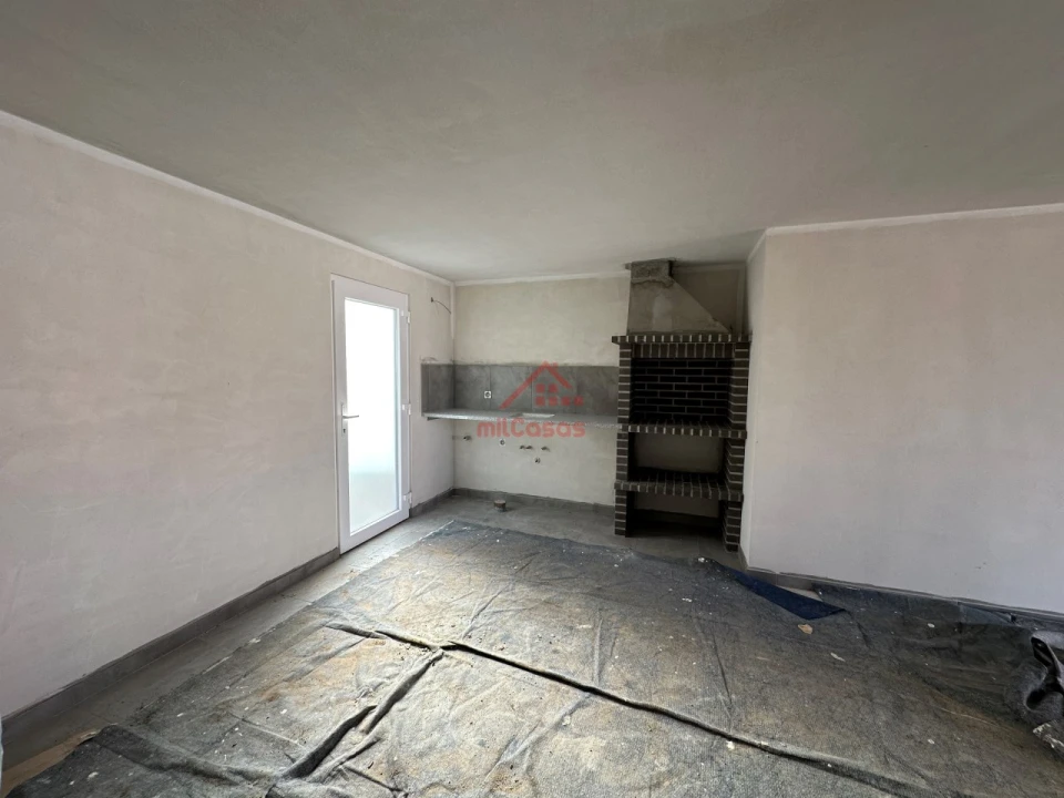 Moradia T4 para Venda em Santo Isidoro Foto 2