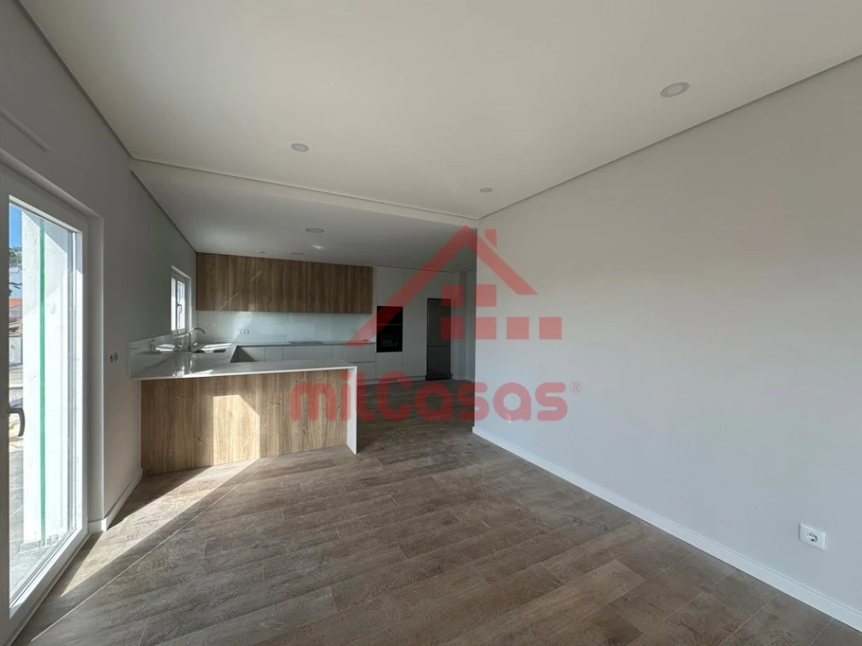 Moradia T4 para Venda em Santo Isidoro Foto 5