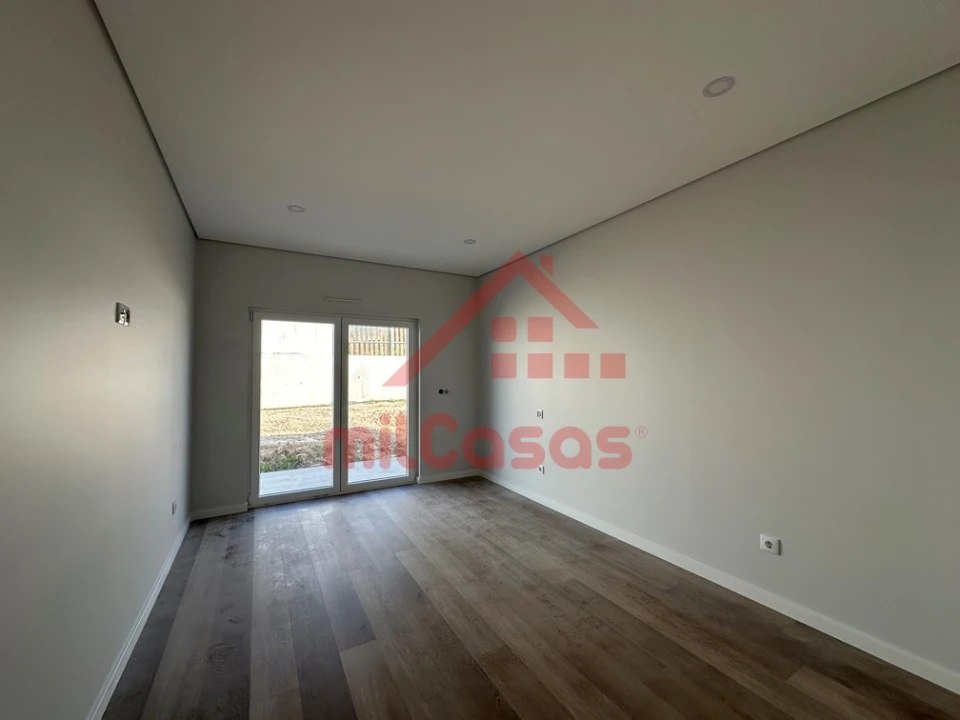 Moradia T4 para Venda em Santo Isidoro Foto 10