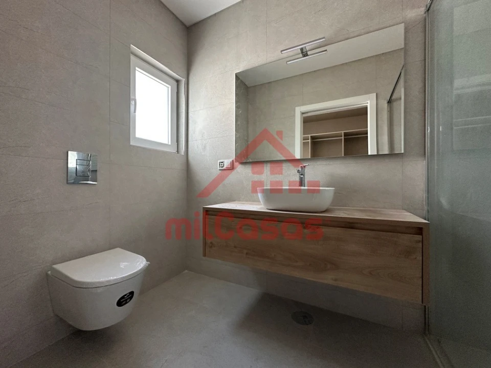 Moradia T4 para Venda em Santo Isidoro Foto 12