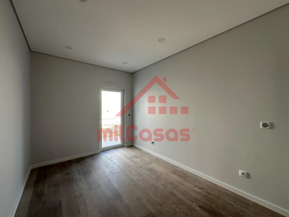 Moradia T4 para Venda em Santo Isidoro Foto 18