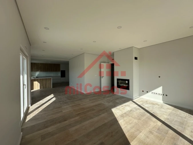 Moradia T4 para Venda em Santo Isidoro Foto 7