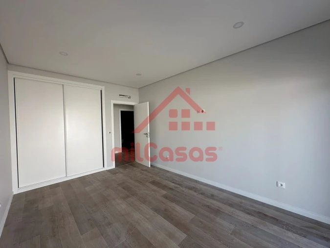 Moradia T4 para Venda em Santo Isidoro Foto 11