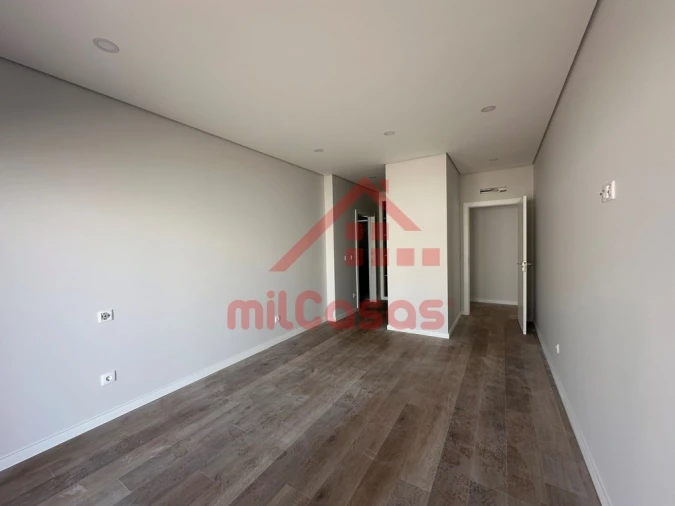 Moradia T4 para Venda em Santo Isidoro Foto 14