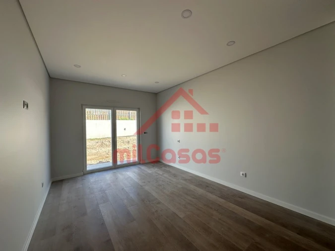 Moradia T4 para Venda em Santo Isidoro Foto 15