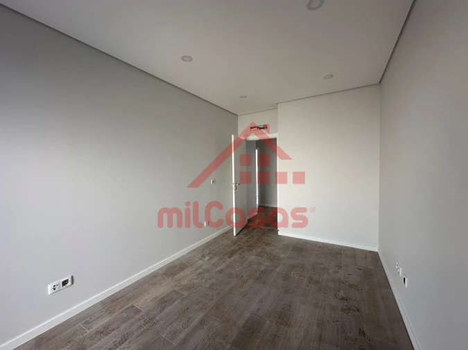 Moradia T4 para Venda em Santo Isidoro Foto 16