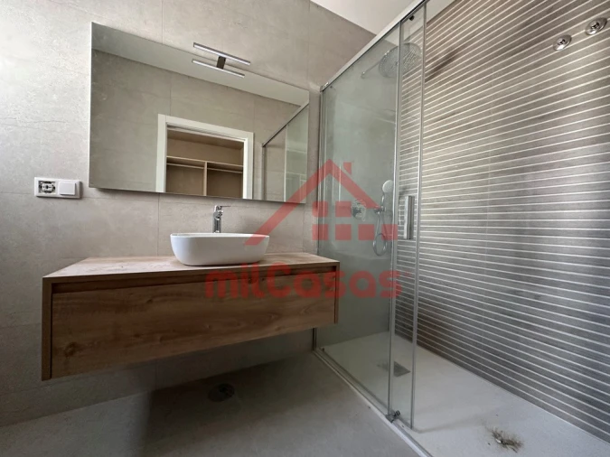 Moradia T4 para Venda em Santo Isidoro Foto 17