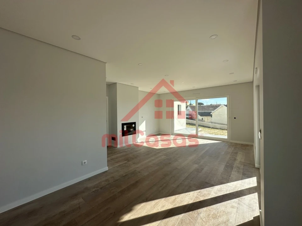 Moradia T5 para Venda em Santo Isidoro Foto 2