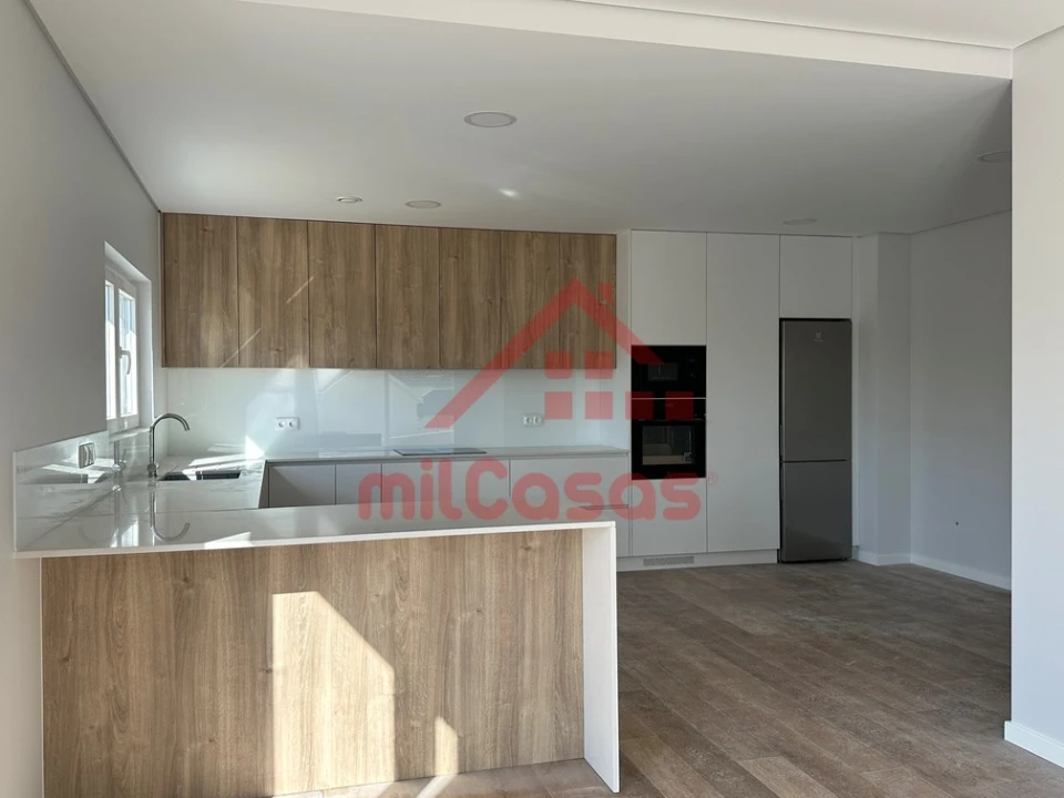 Moradia T5 para Venda em Santo Isidoro Foto 8