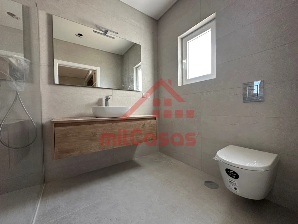 Moradia T5 para Venda em Santo Isidoro Foto 15