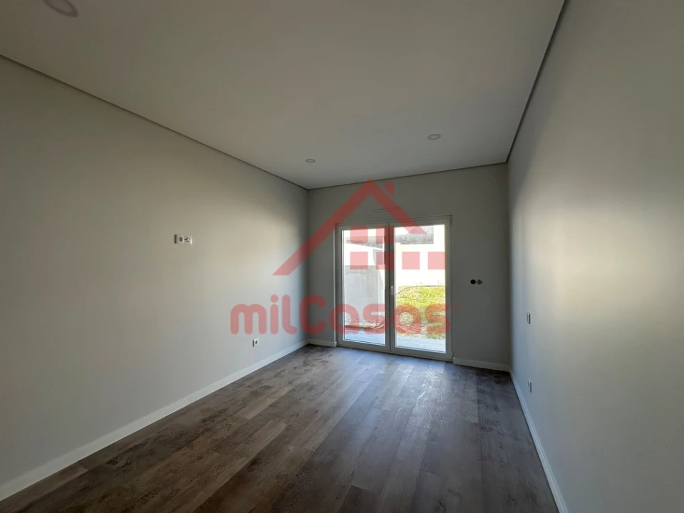 Moradia T5 para Venda em Santo Isidoro Foto 16