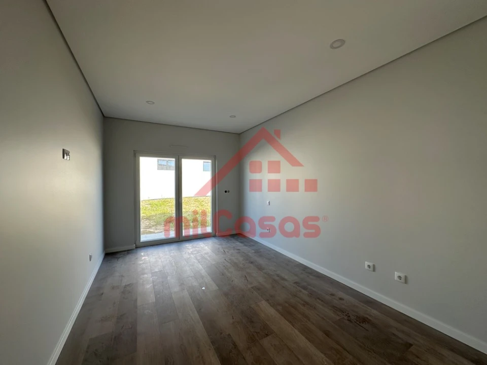 Moradia T5 para Venda em Santo Isidoro Foto 19