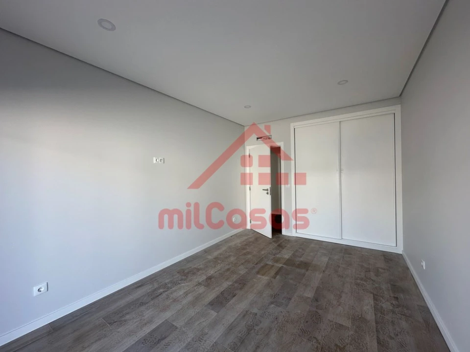 Moradia T5 para Venda em Santo Isidoro Foto 23