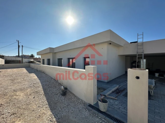 Moradia T5 para Venda em Santo Isidoro Foto 1