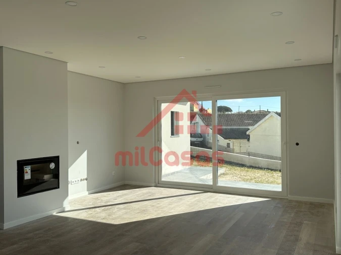 Moradia T5 para Venda em Santo Isidoro Foto 3