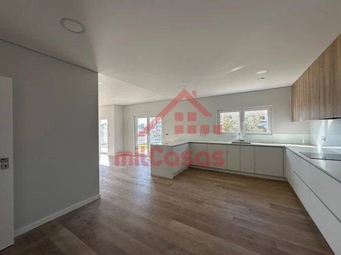 Moradia T5 para Venda em Santo Isidoro Foto 5