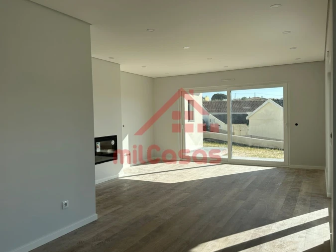 Moradia T5 para Venda em Santo Isidoro Foto 7