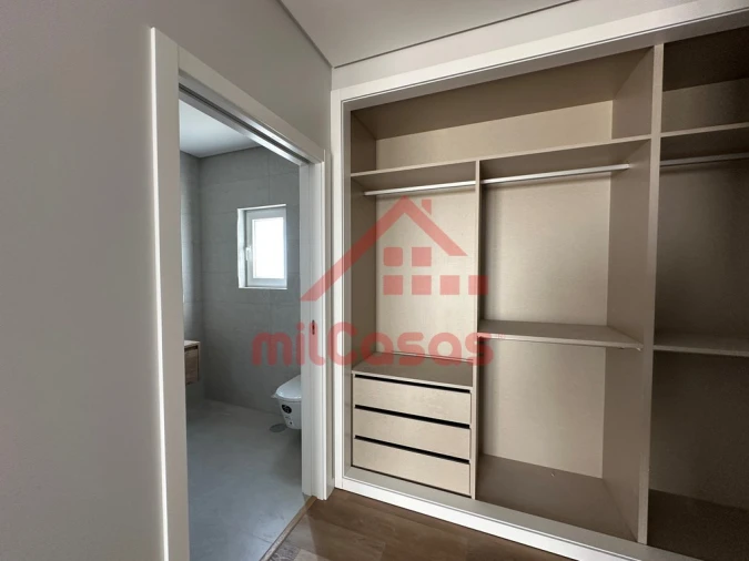 Moradia T5 para Venda em Santo Isidoro Foto 11