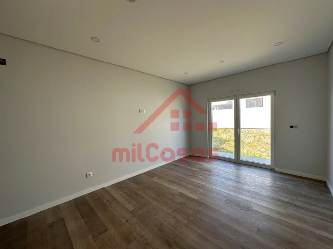 Moradia T5 para Venda em Santo Isidoro Foto 12