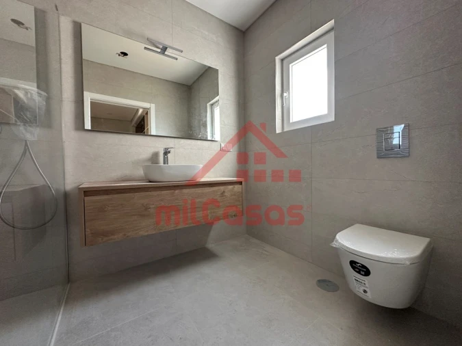 Moradia T5 para Venda em Santo Isidoro Foto 15