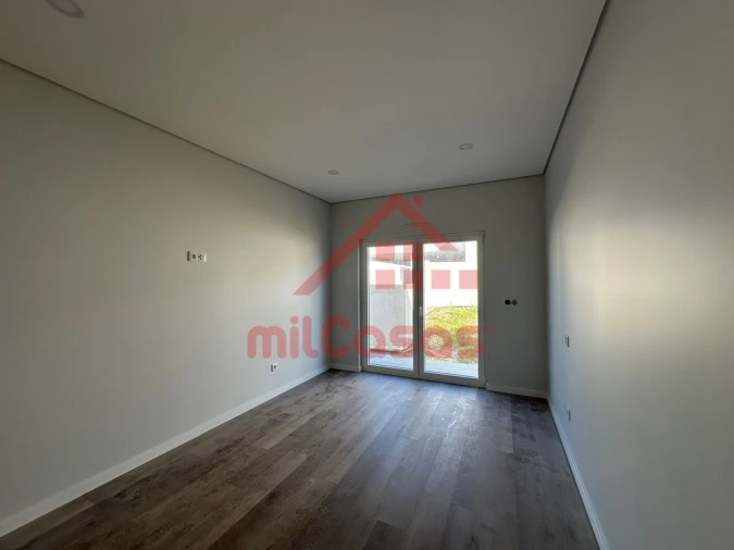 Moradia T5 para Venda em Santo Isidoro Foto 16