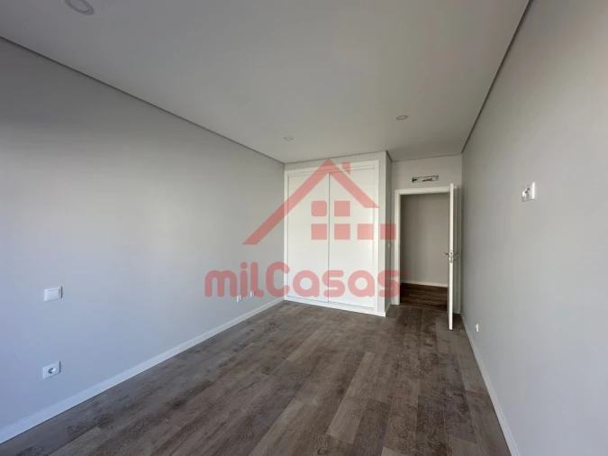 Moradia T5 para Venda em Santo Isidoro Foto 17