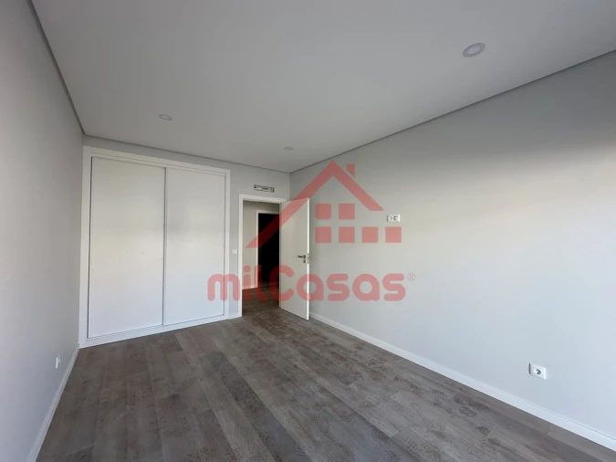 Moradia T5 para Venda em Santo Isidoro Foto 20