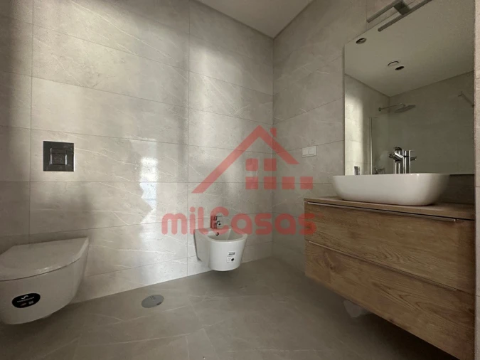 Moradia T5 para Venda em Santo Isidoro Foto 18