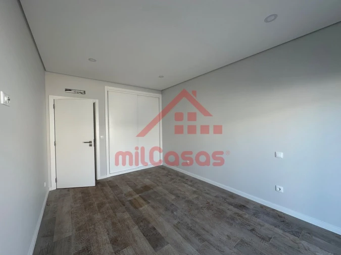 Moradia T5 para Venda em Santo Isidoro Foto 21