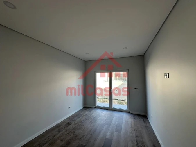 Moradia T5 para Venda em Santo Isidoro Foto 22