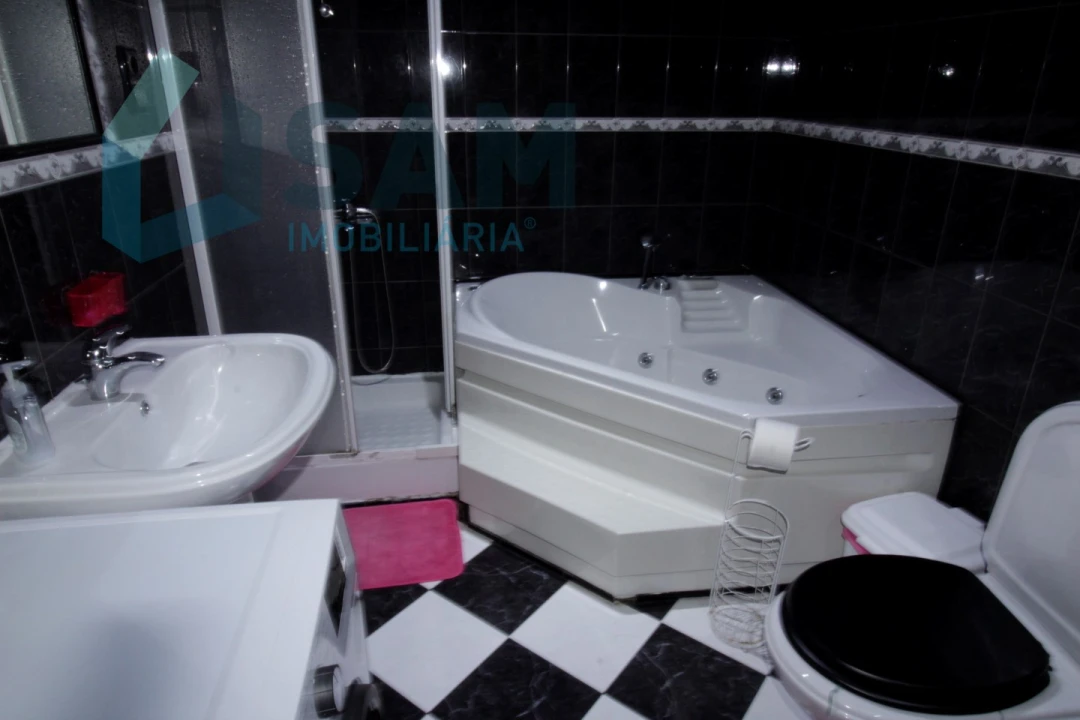 Moradia T7 para Venda em Nazare Foto 14