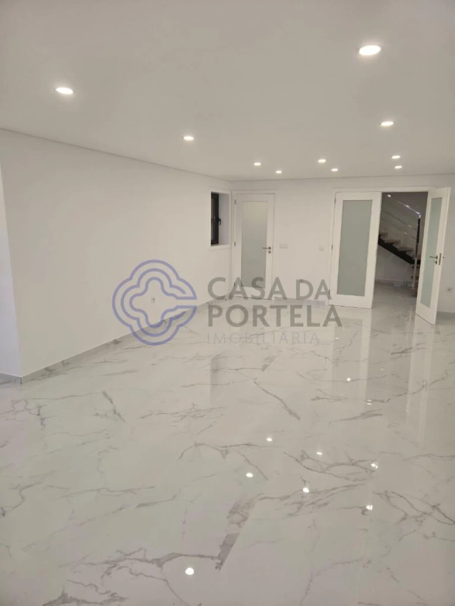 Moradia T3 para Venda em Nogueira e Silva Escura Foto 18