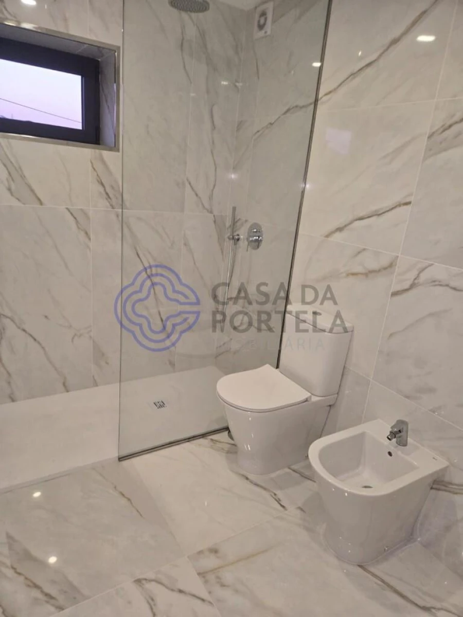 Moradia T3 para Venda em Nogueira e Silva Escura Foto 50