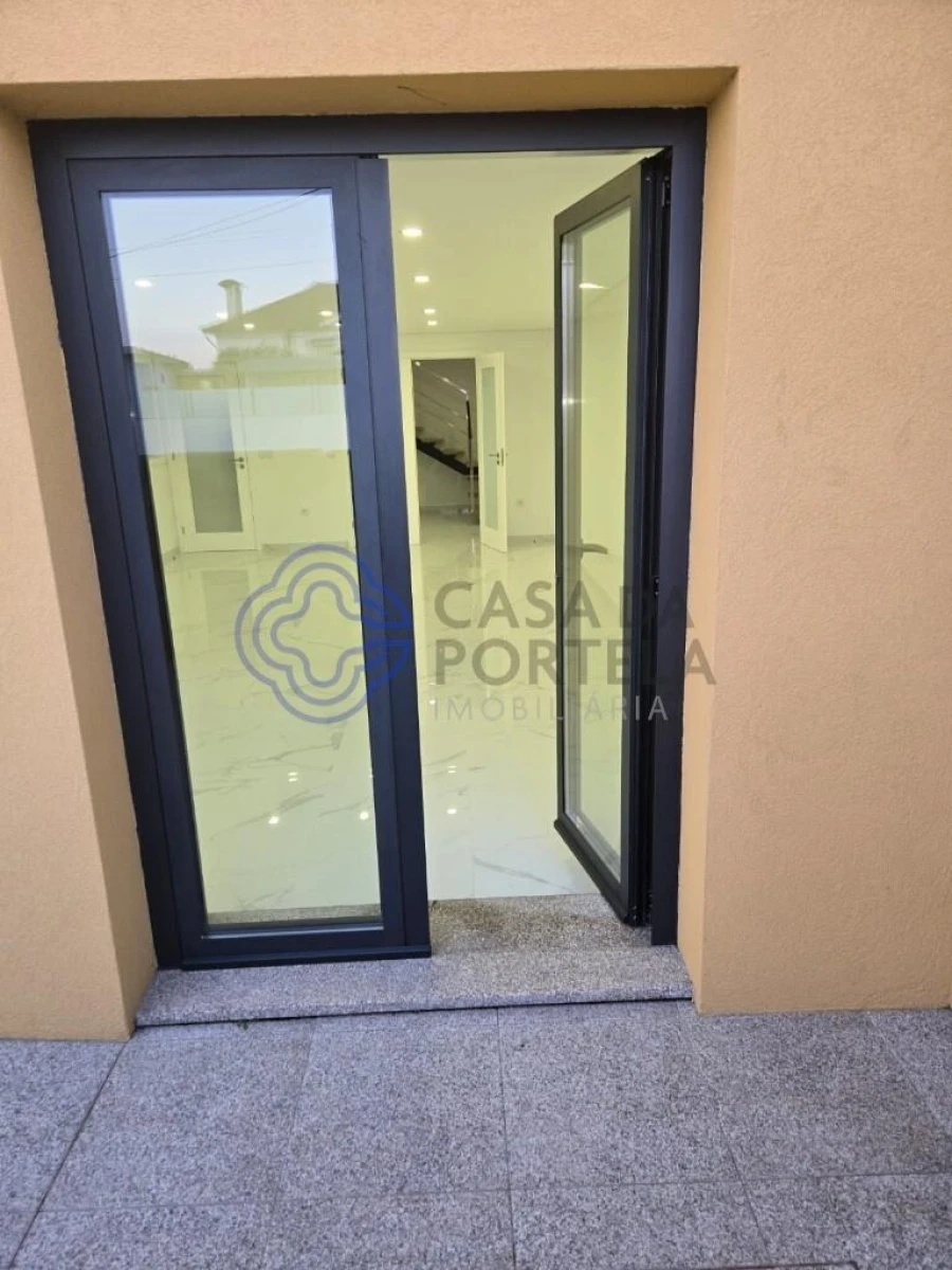 Moradia T3 para Venda em Nogueira e Silva Escura Foto 13