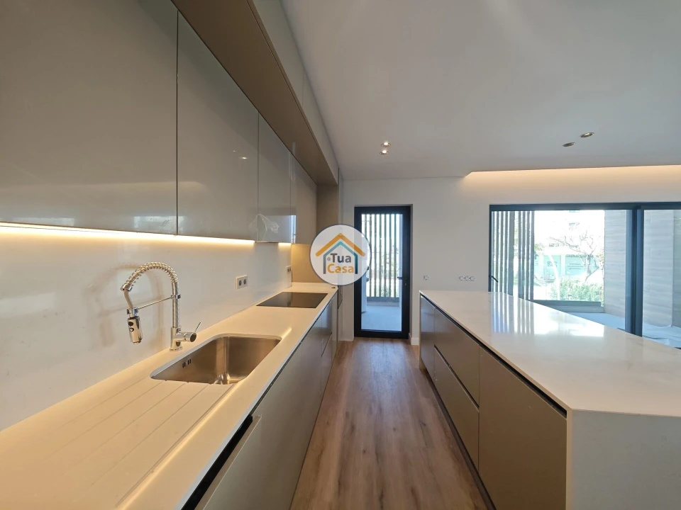 Apartamento T3 para Venda em Faro (Sé e São Pedro) Foto 1