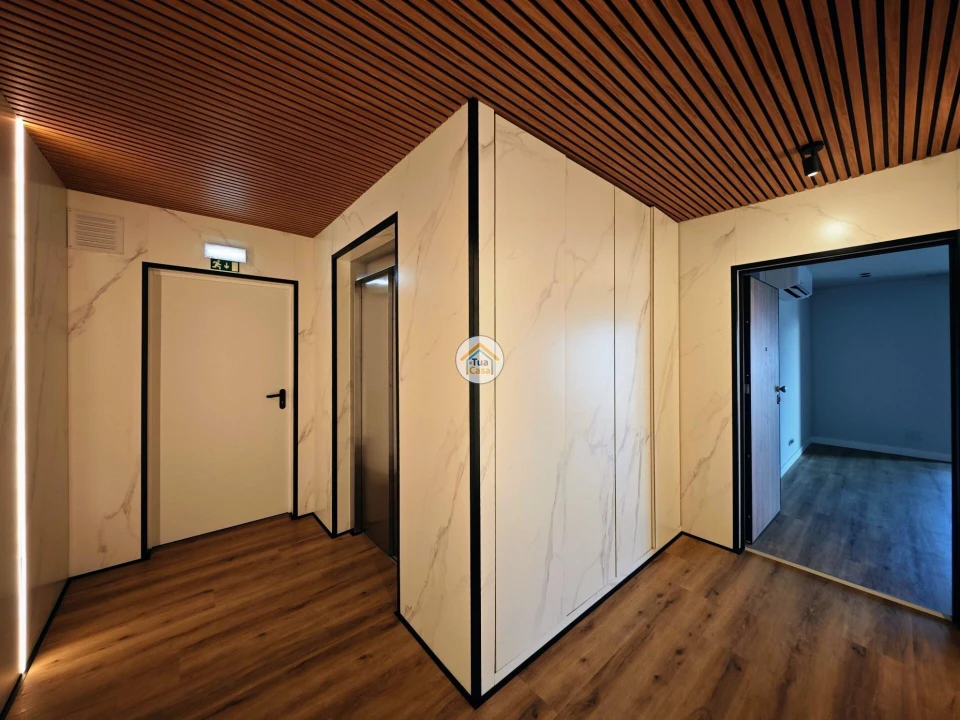 Apartamento T5 para Venda em Faro (Sé e São Pedro) Foto 1