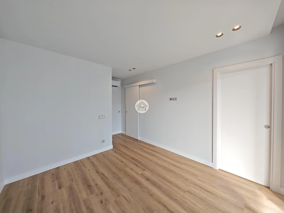Apartamento T5 para Venda em Faro (Sé e São Pedro) Foto 11