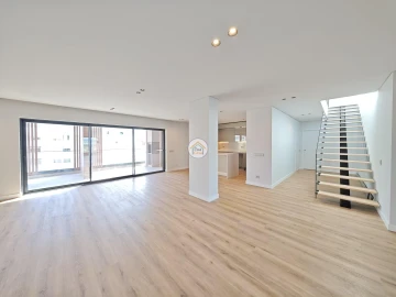 Apartamento T5 para Venda em Faro (Sé e São Pedro)