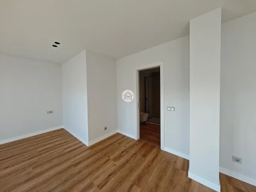 Apartamento T5 para Venda em Faro (Sé e São Pedro)