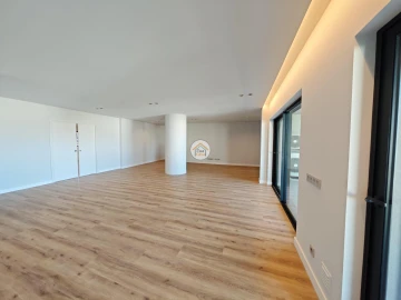 Apartamento T5 para Venda em Faro (Sé e São Pedro)